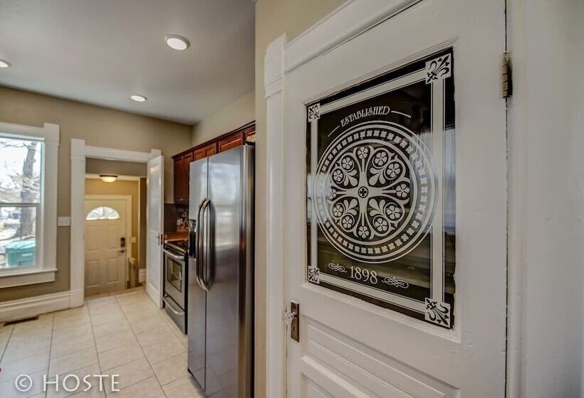 3 Br Beautifully Restored 1890`s Homedowntown