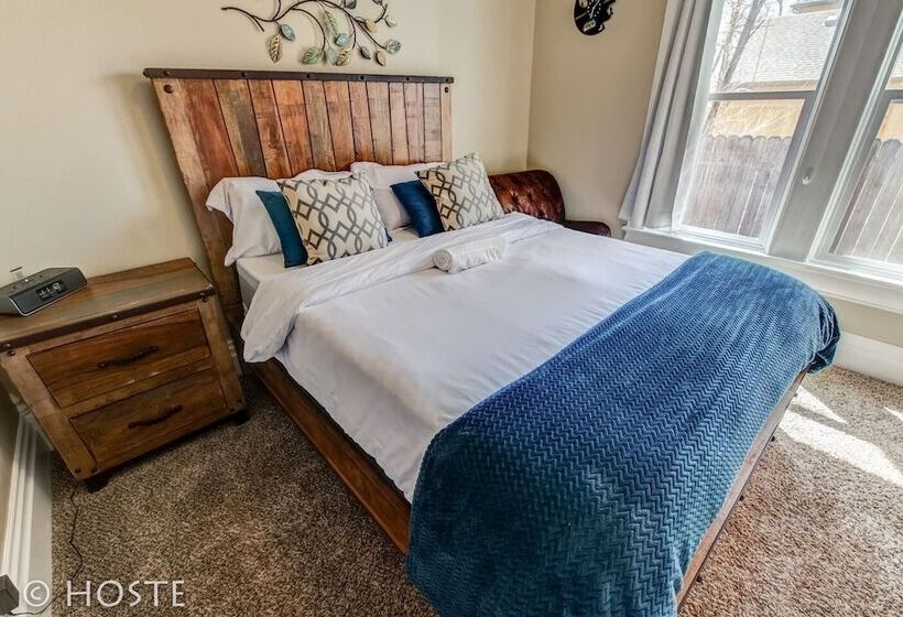 3 Br Beautifully Restored 1890`s Homedowntown