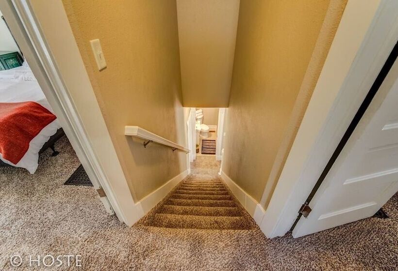 3 Br Beautifully Restored 1890`s Homedowntown