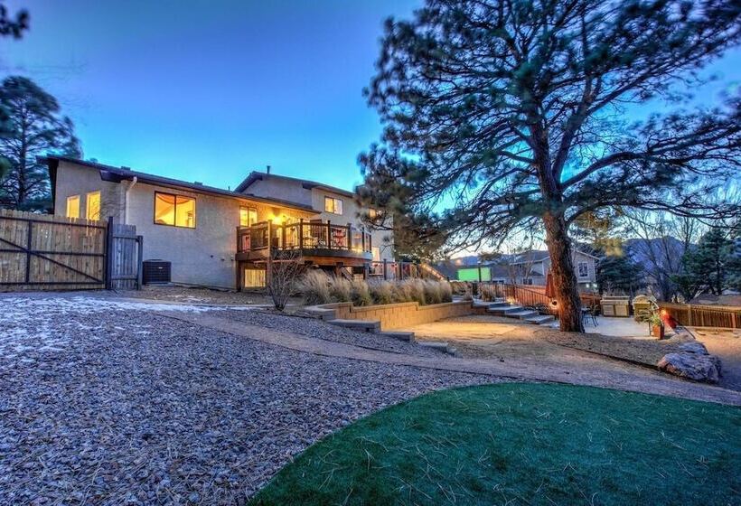 4br Entertainer Af Academy Hot Tub, Firepit!