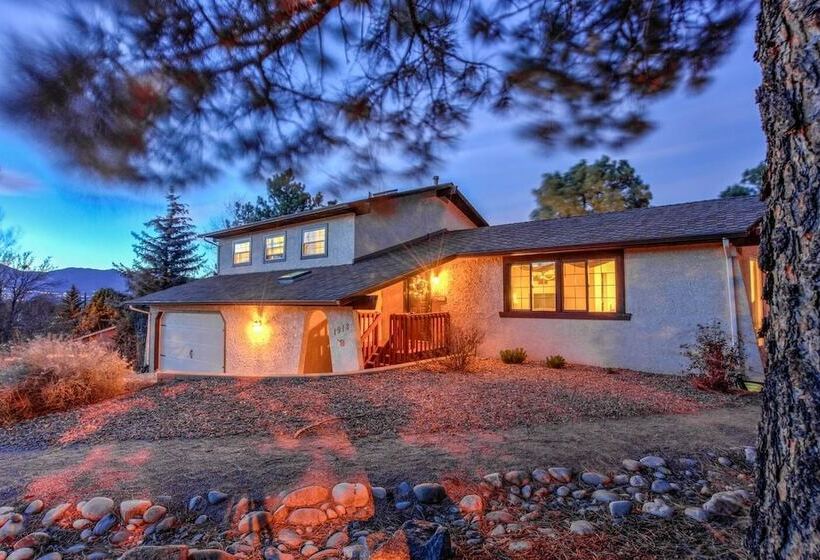 4br Entertainer Af Academy Hot Tub, Firepit!