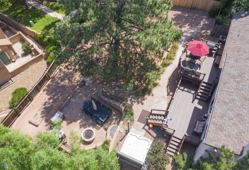 4br Entertainer Af Academy Hot Tub, Firepit!