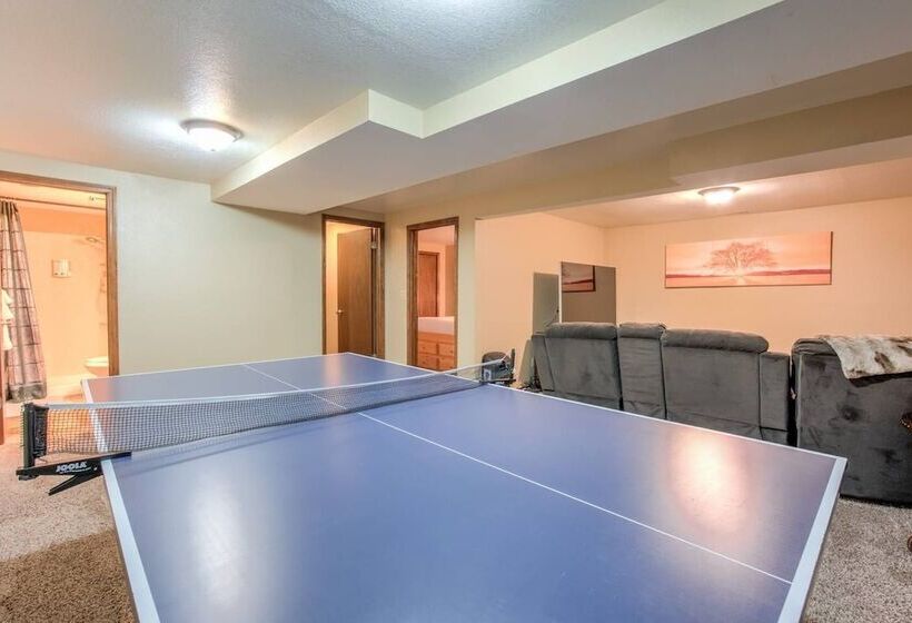 4br Entertainer Af Academy Hot Tub, Firepit!