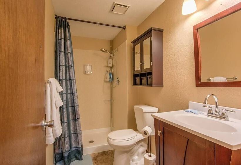 4br Entertainer Af Academy Hot Tub, Firepit!