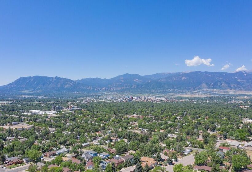 4 Bedroom Mountain View With Firepit & Ping Pong