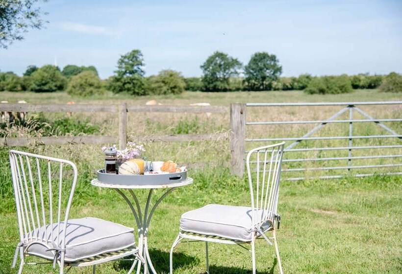 Abbey Shepherds Hut, Eye