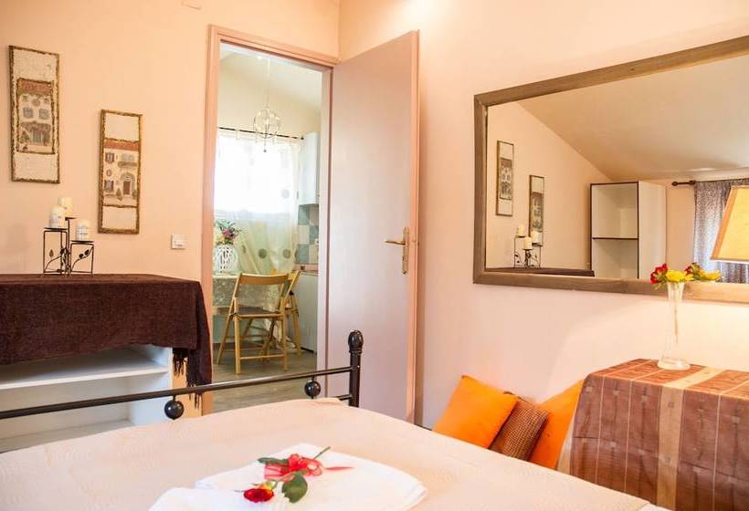 Bougainvillea House With View Near The Beach