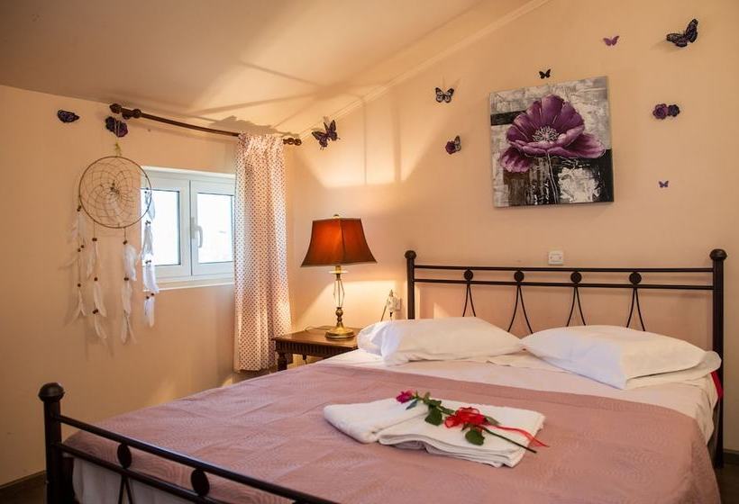 Bougainvillea House With View Near The Beach