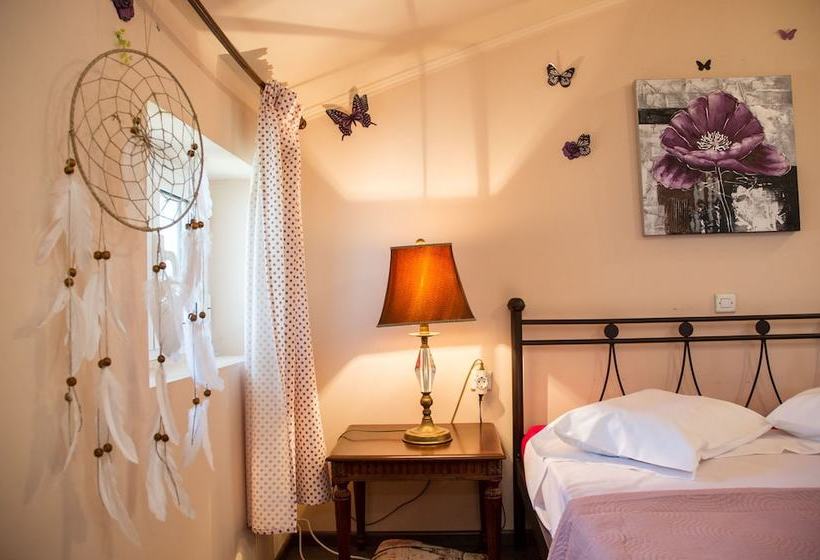 Bougainvillea House With View Near The Beach