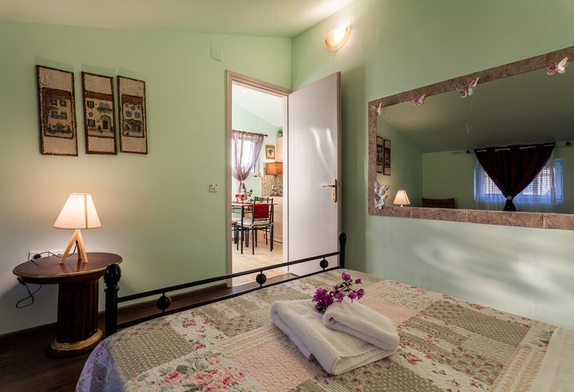 Bougainvillea House With View Near The Beach