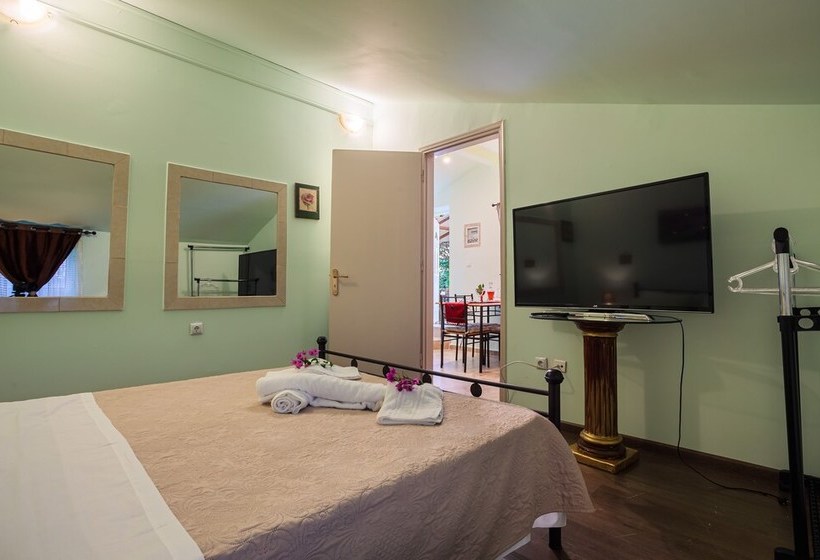 Bougainvillea House With View Near The Beach