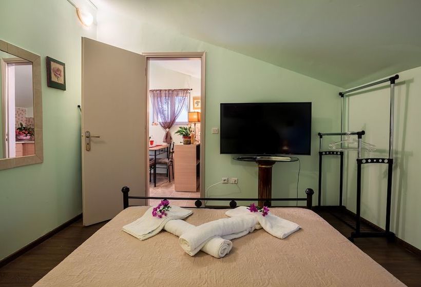 Bougainvillea House With View Near The Beach