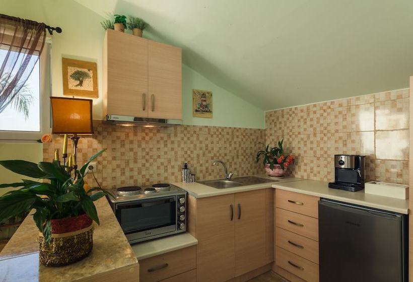 Bougainvillea House With View Near The Beach