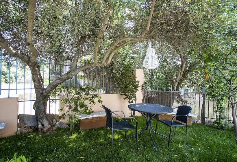 Garden House In Anavyssos