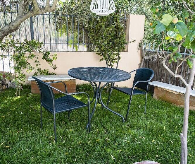 Garden House In Anavyssos