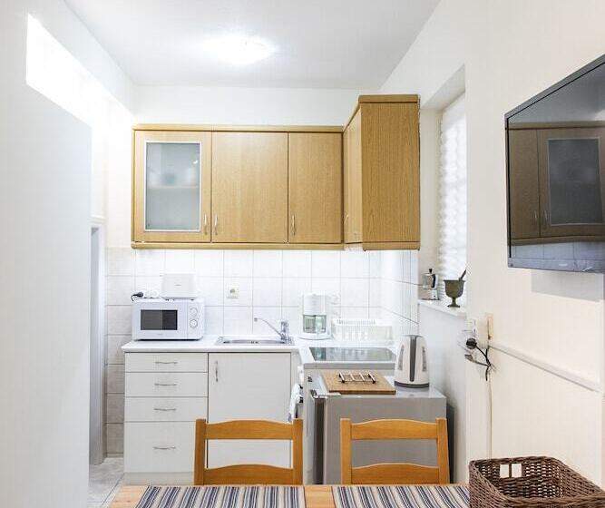 Garden House In Anavyssos