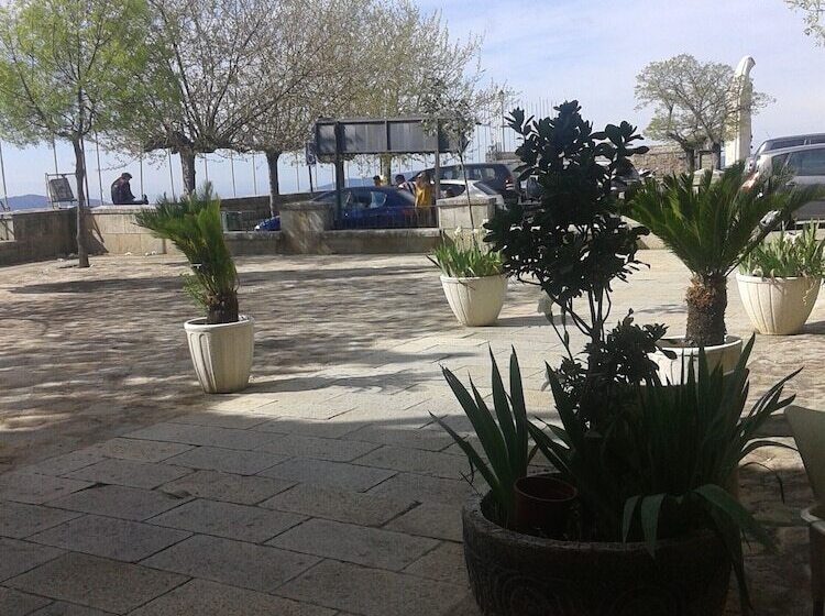 여관 Hospedería Santuario Virgen De La Cabeza