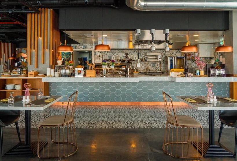 C Central Hotel And Resort The Palm