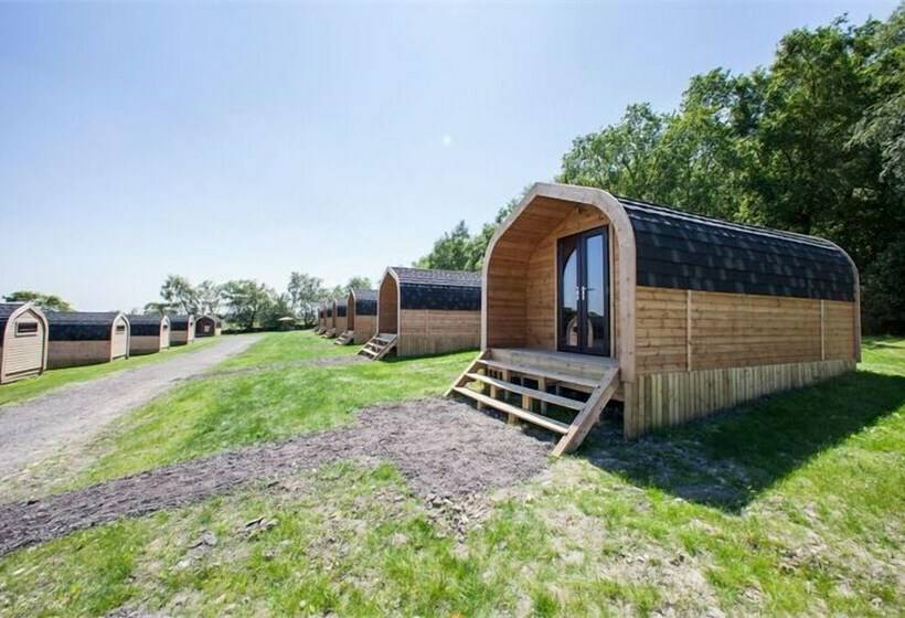 Отель Ernest S Retreat Glamping Site