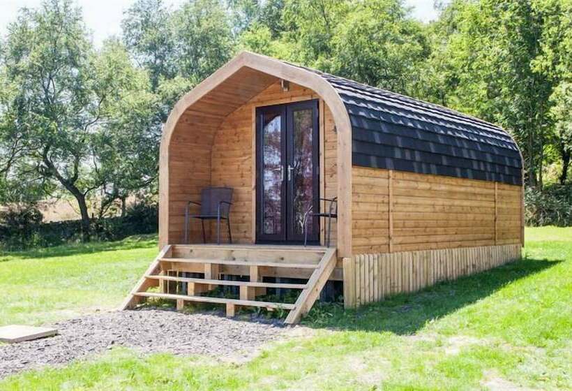 Отель Ernest S Retreat Glamping Site