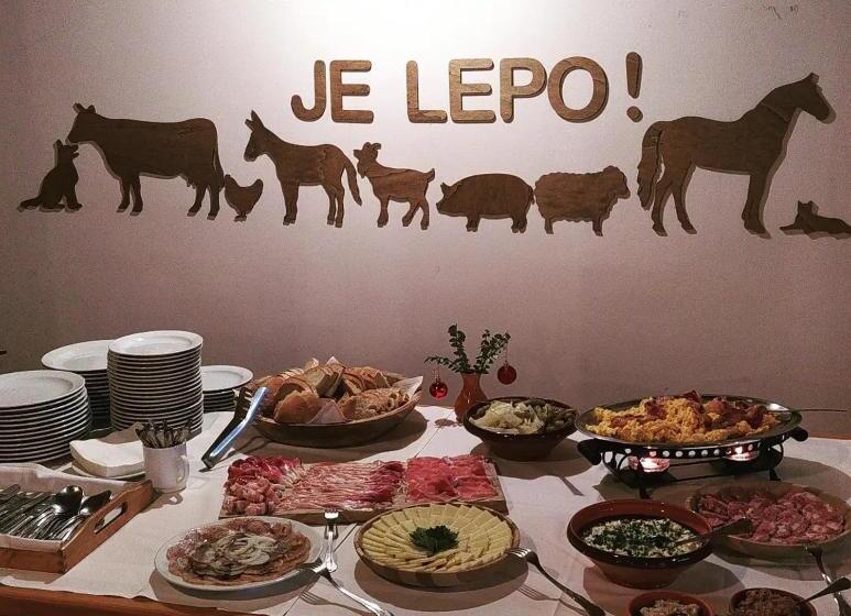 هتل روستایی Tourist Farm Pri Martinovih