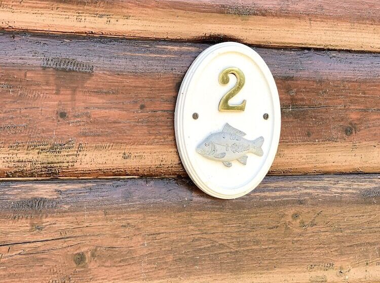 Отель Woodlakes Park By Liv Retreats