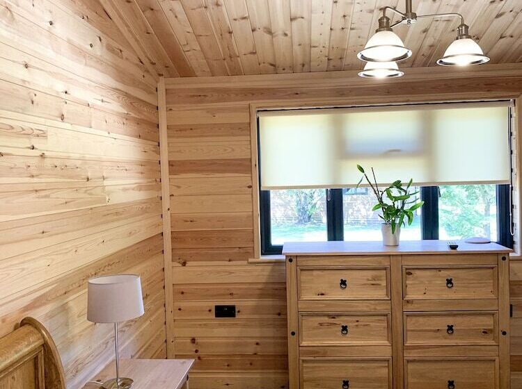 Отель Woodlakes Park By Liv Retreats