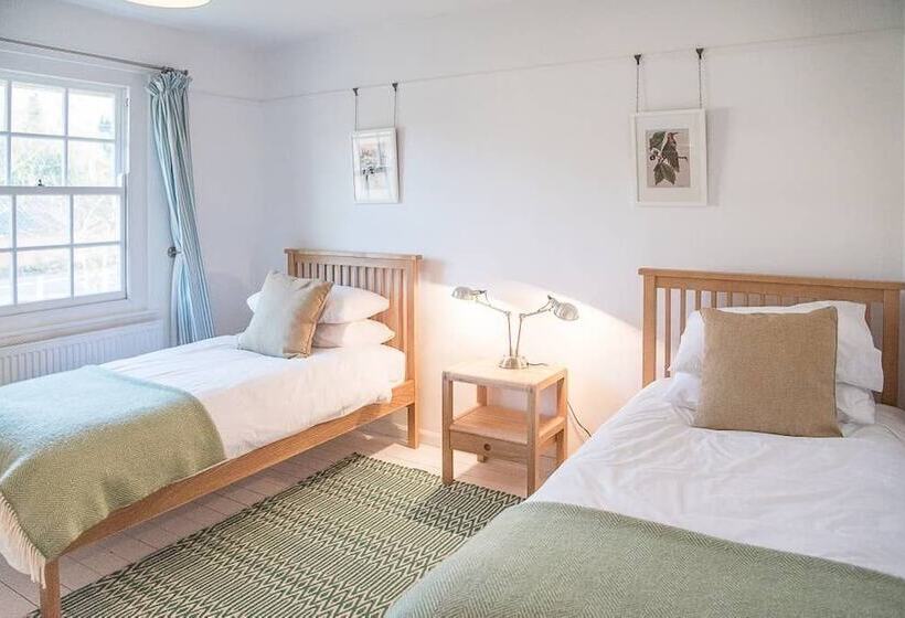 Partridge Cottage, Shottisham