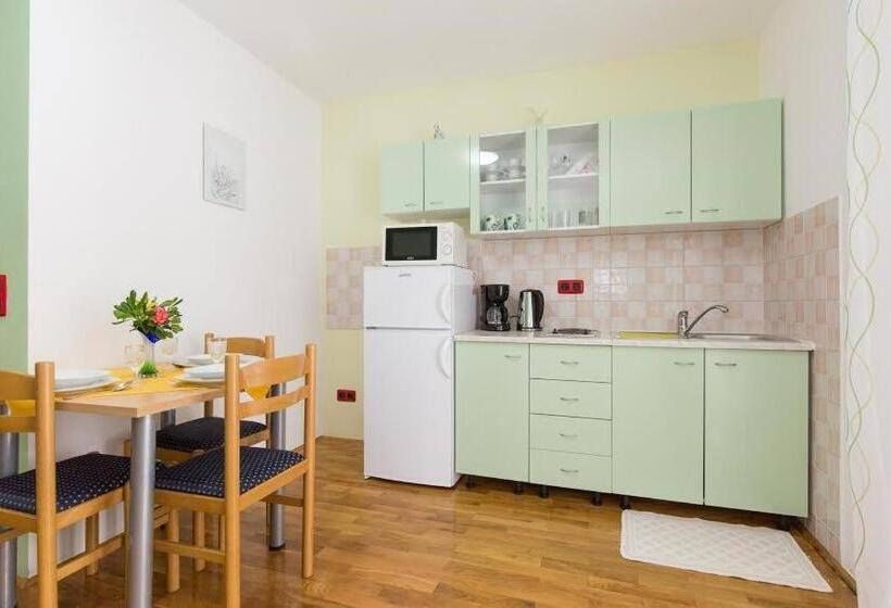 פנסיון Apartments Bionda