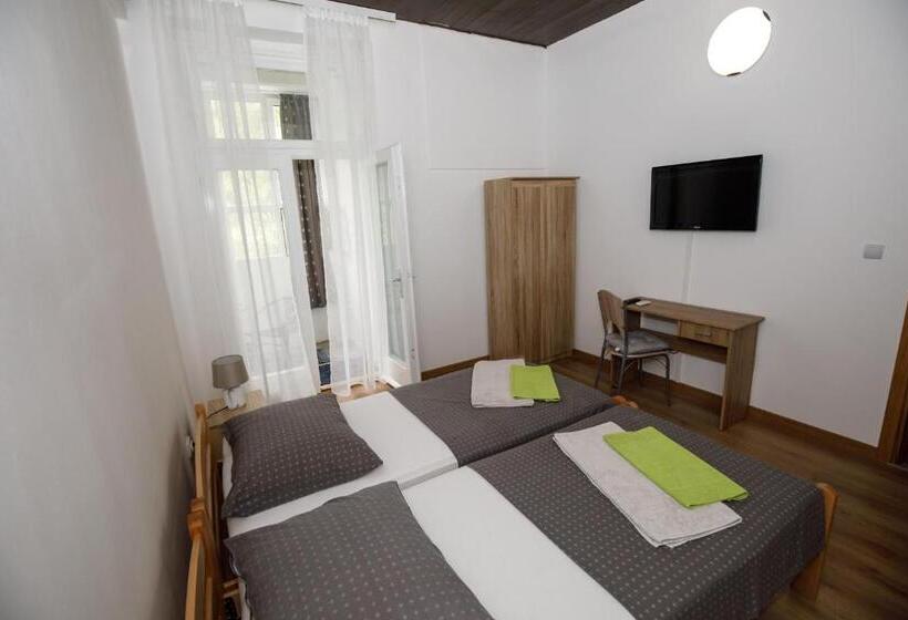 بنسيون Prenoćište Kastel