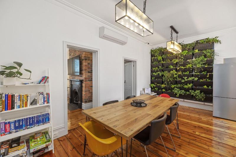 פנסיון Work Sleep Live Melbourne