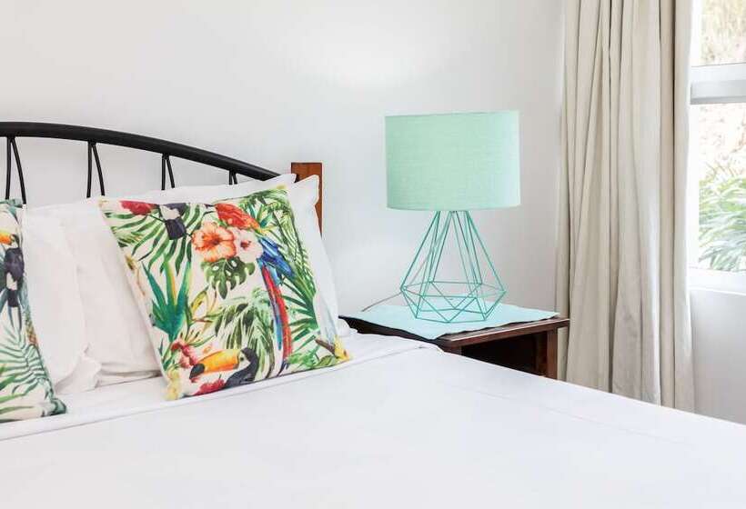 Spacious Tropical Sanctuary Ocean Views