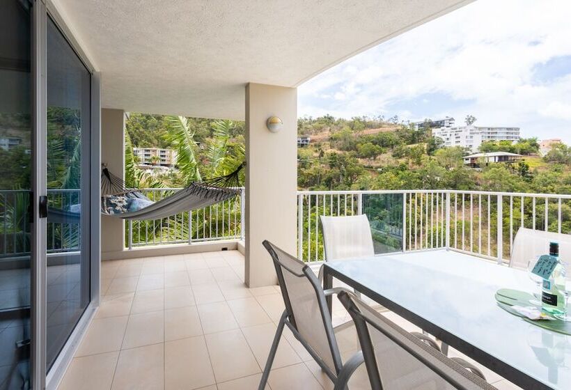 Spacious Tropical Sanctuary Ocean Views