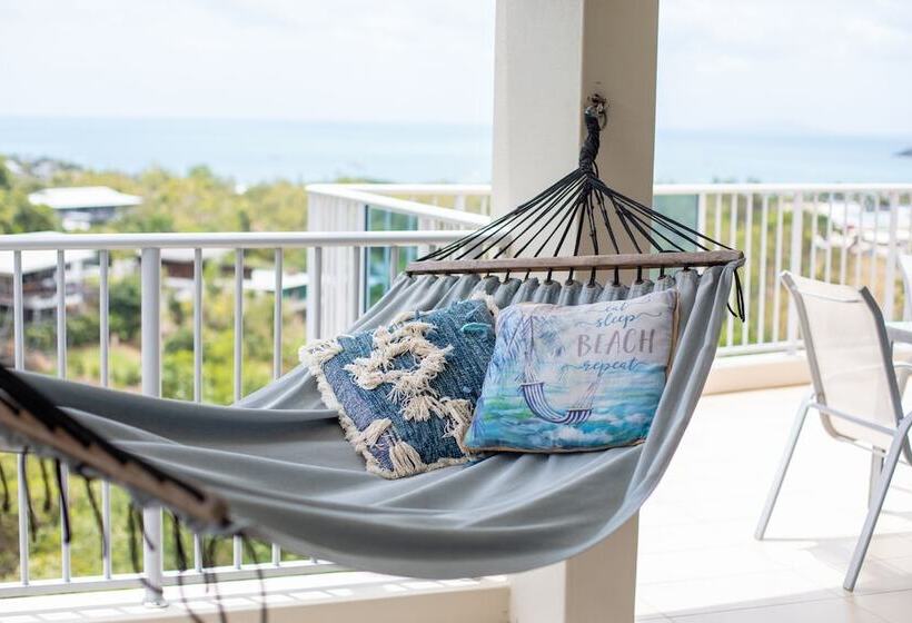 Spacious Tropical Sanctuary Ocean Views