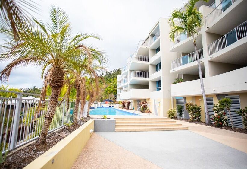 Spacious Tropical Sanctuary Ocean Views