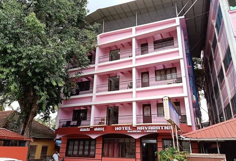 Spot On 45084 Hotel Navaratna Deluxe