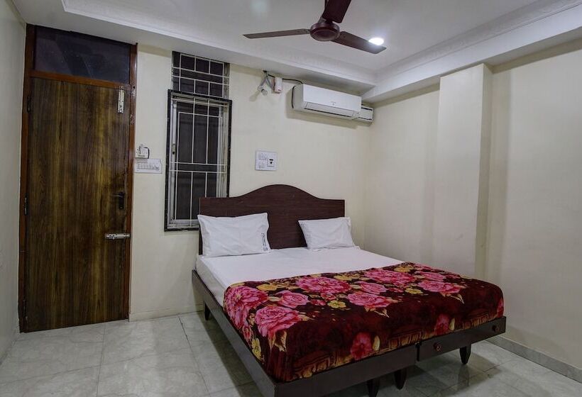 Spot On 45084 Hotel Navaratna Deluxe