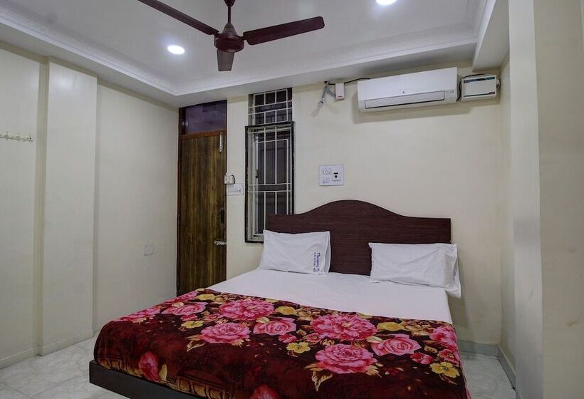 Spot On 45084 Hotel Navaratna Deluxe