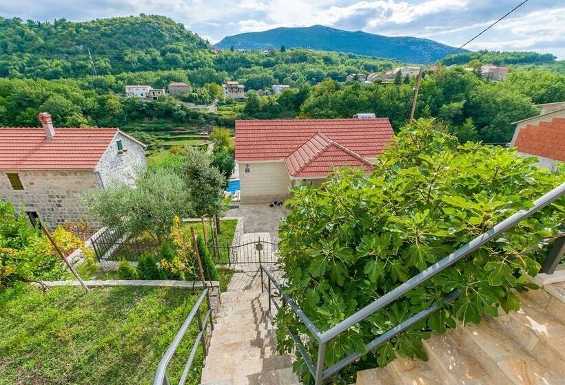 Villa Holiday Home Zvečanje