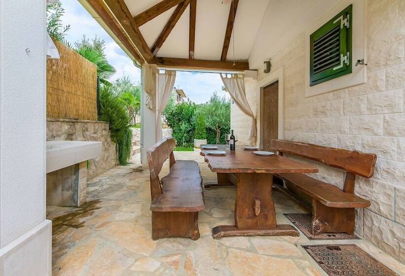 Villa Holiday Home Zvečanje