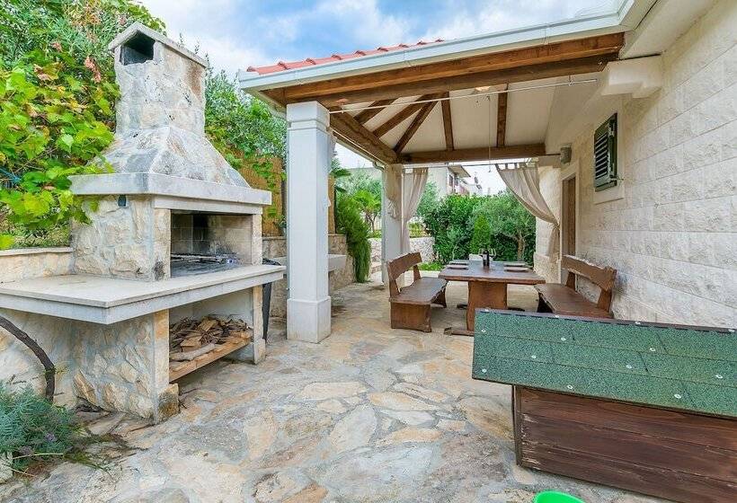 Villa Holiday Home Zvečanje