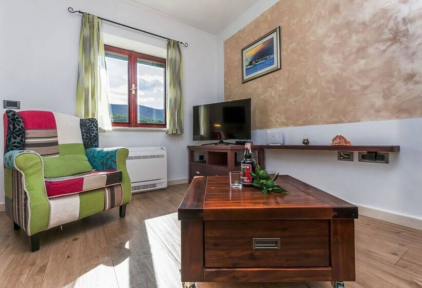 Villa Holiday Home Zvečanje