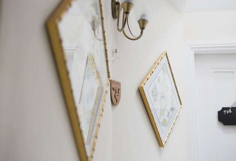 Albany House Bed And Breakfast