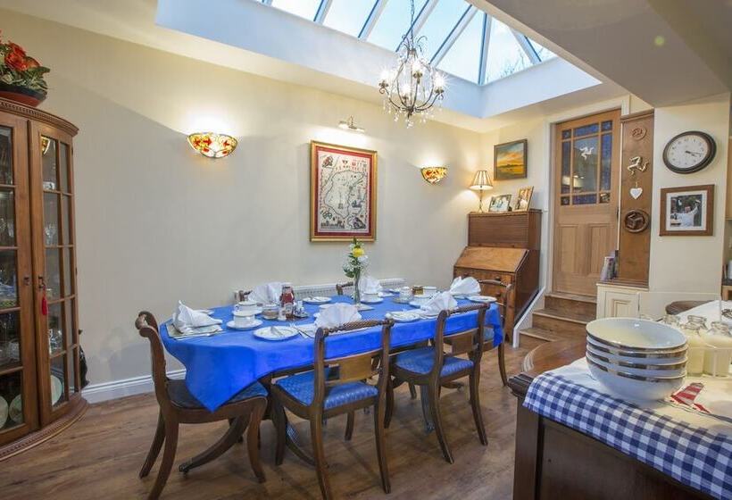 Albany House Bed And Breakfast