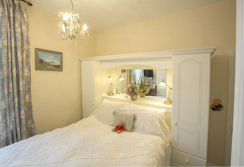 Albany House Bed And Breakfast