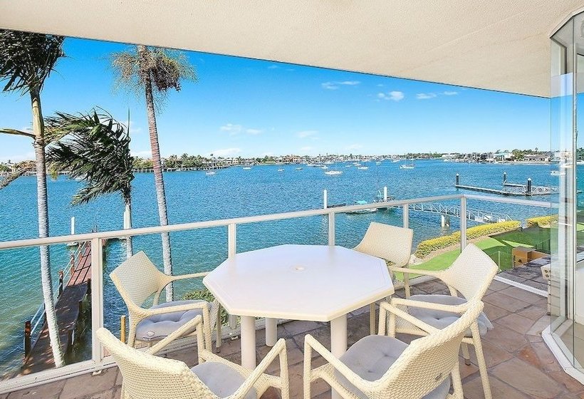 Amazing Waterfront Views Sunshine Coast H330