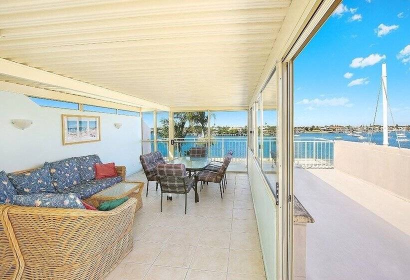 Amazing Waterfront Views Sunshine Coast H330