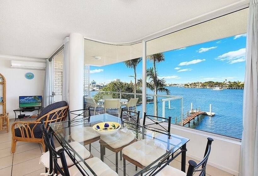 Amazing Waterfront Views Sunshine Coast H330