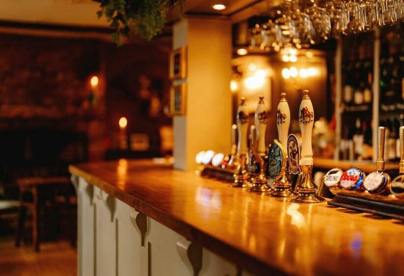 민박 Wheatacre White Lion