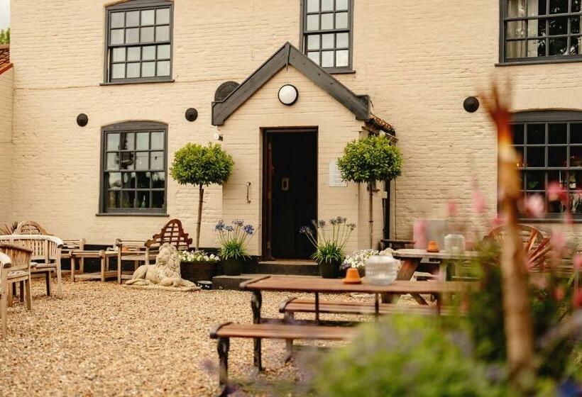 ベッドアンドブレックファースト Wheatacre White Lion